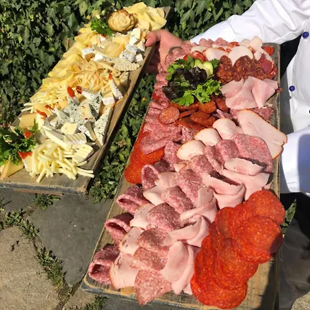 Statek Jakubov 招待所 3*